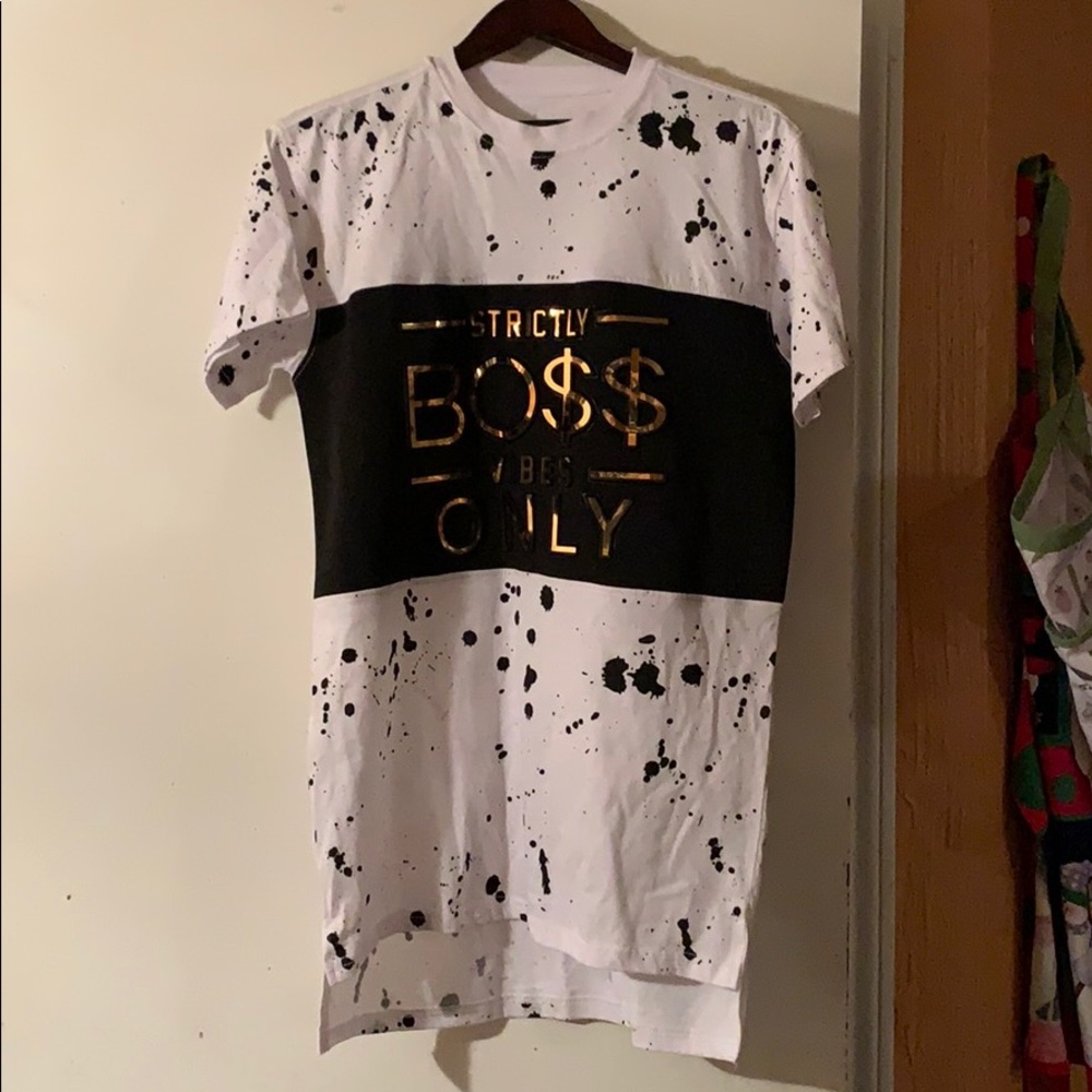 FIRM! New Men’s Long Splattered Painted Look Tee!